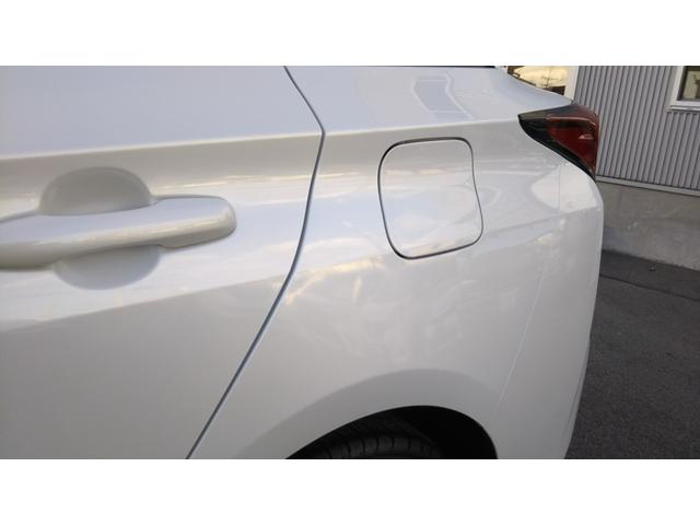 プリウス Ｓツーリングセレクション・ブラックエディション　９インチナビ・フルセグ・ＣＤ／ＤＶＤ再生・Ｂｌｕｅｔｏｏｔｈ・ＥＴＣ・全周囲カメラ・ドラレコ前後・衝突被害軽減システム・車線逸脱警報・１００Ｖ電源・レザー調シート・シートヒーター・ＬＥＤライト（70枚目）