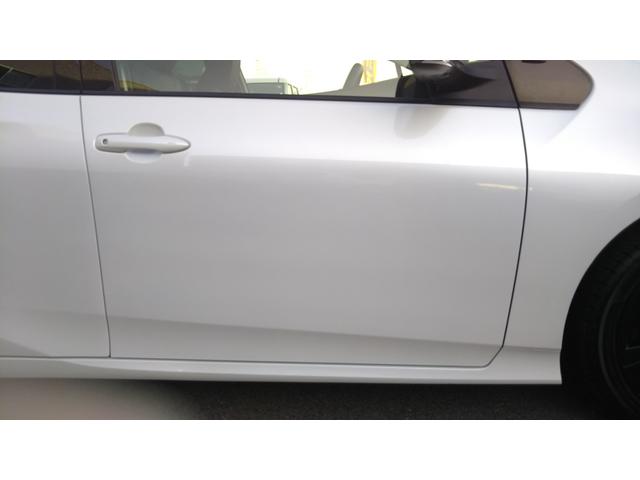 プリウス Ｓツーリングセレクション・ブラックエディション　９インチナビ・フルセグ・ＣＤ／ＤＶＤ再生・Ｂｌｕｅｔｏｏｔｈ・ＥＴＣ・全周囲カメラ・ドラレコ前後・衝突被害軽減システム・車線逸脱警報・１００Ｖ電源・レザー調シート・シートヒーター・ＬＥＤライト（73枚目）