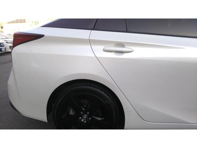 プリウス Ｓツーリングセレクション・ブラックエディション　９インチナビ・フルセグ・ＣＤ／ＤＶＤ再生・Ｂｌｕｅｔｏｏｔｈ・ＥＴＣ・全周囲カメラ・ドラレコ前後・衝突被害軽減システム・車線逸脱警報・１００Ｖ電源・レザー調シート・シートヒーター・ＬＥＤライト（75枚目）