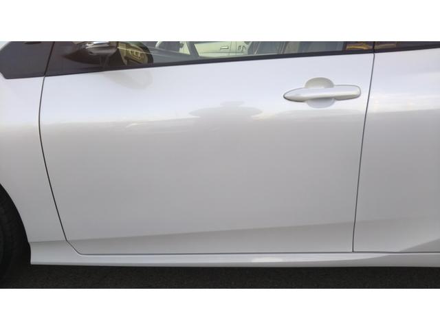 プリウス Ｓツーリングセレクション・ブラックエディション　９インチナビ・フルセグ・ＣＤ／ＤＶＤ再生・Ｂｌｕｅｔｏｏｔｈ・ＥＴＣ・全周囲カメラ・ドラレコ前後・衝突被害軽減システム・車線逸脱警報・１００Ｖ電源・レザー調シート・シートヒーター・ＬＥＤライト（77枚目）