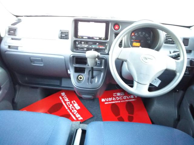 ハイゼットカーゴ クルーズ　ハイルーフ　メモリーナビ・フルセグ・ＣＤ／ＤＶＤ再生・Ｂｌｕｅｔｏｏｔｈ・バックカメラ・ＥＴＣ・キーレス・社外アルミ（6枚目）