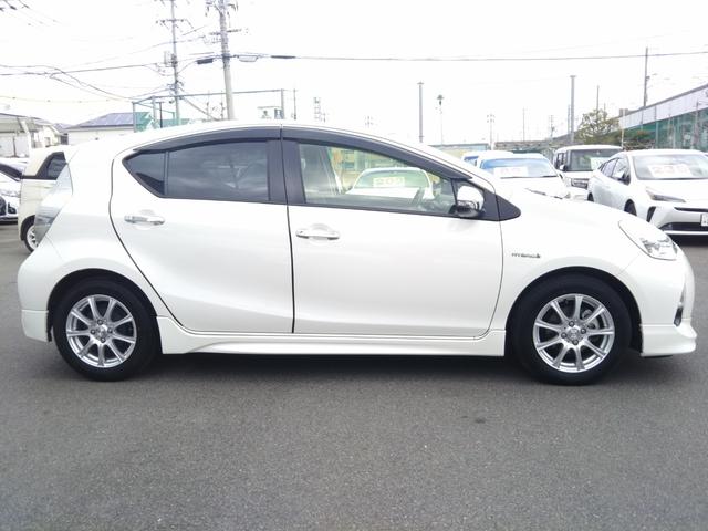 アクア Gブラックソフトレザーセレクション フルエアロ・CDデッキ・ETC・社外アルミ15インチ・ドラレコ・オートライト・スマートキー・プッシュスタート(4枚目)