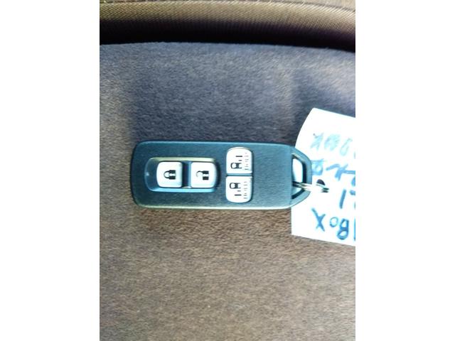 Ｎ－ＢＯＸ Ｇ・Ｌホンダセンシング　カッパーブラウンスタイル　メモリーナビ８インチ・フルセグ・ＣＤ／ＤＶＤ再生・Ｂｌｕｅｔｏｏｔｈ・バックカメラ・ＥＴＣ・ＵＳＢ・クルーズコントロール・ＬＥＤライト・オートライト・両側パワースライドドア（17枚目）