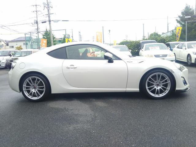 ＧＴリミテッド　エアロ　メモリーナビ・フルセグ・ＣＤ／ＤＶＤ・Ｂｌｕｅｔｏｏｔｈ・バックカメラ・ドラレコ・ＥＴＣ・シートヒーター・レイズ１８インチホイール・ＨＩＤライト・フォグ・オートライト・パドルシフト（画像4）
