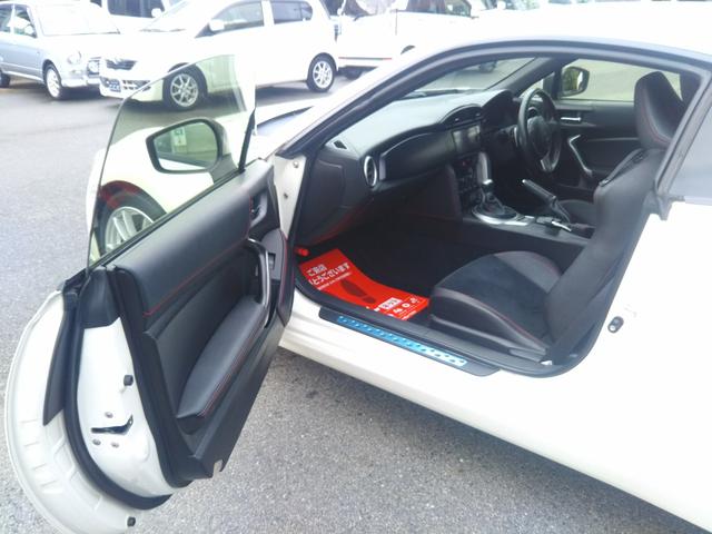 ＧＴリミテッド　エアロ　メモリーナビ・フルセグ・ＣＤ／ＤＶＤ・Ｂｌｕｅｔｏｏｔｈ・バックカメラ・ドラレコ・ＥＴＣ・シートヒーター・レイズ１８インチホイール・ＨＩＤライト・フォグ・オートライト・パドルシフト（画像52）