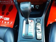 �ĶȻ��֣����������������������ǱĶȤ��Ƥ���ޤ�����ǯ��ǯ�ϡ�������ǥ󥦥������ϵ٤ߤǤ��� 4