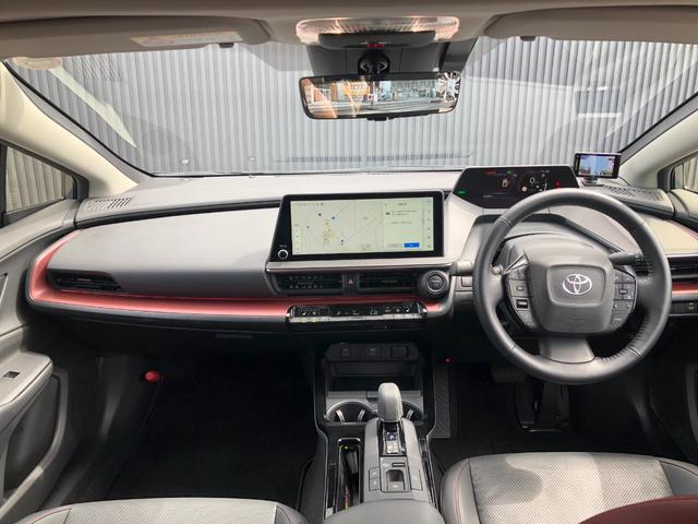 プリウス Z 黒革シート(ヒーター&ベンチレーション)) 純正12.3インチナビTV&パノラミックビューモニター パワーバックドア デジタルインナーミラー 純正19インチAW(4枚目)