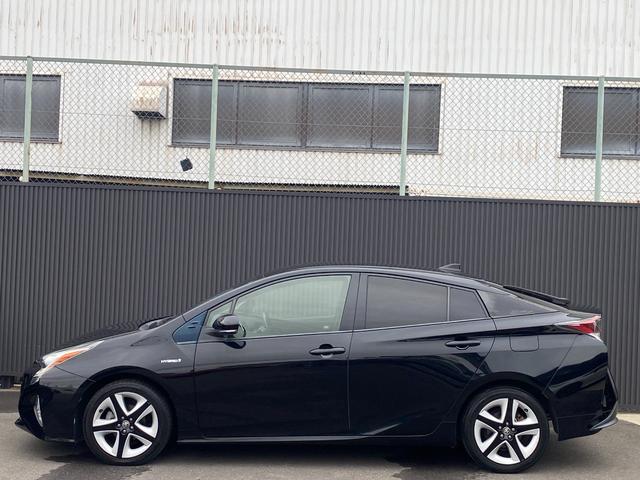 プリウス Sツーリングセレクション 黒レザーシート 純正9インチナビフルセグTV&バックカメラ ETC LEDヘッドランプ&フォグ 純正17インチAW ドライブレコーダー(8枚目)