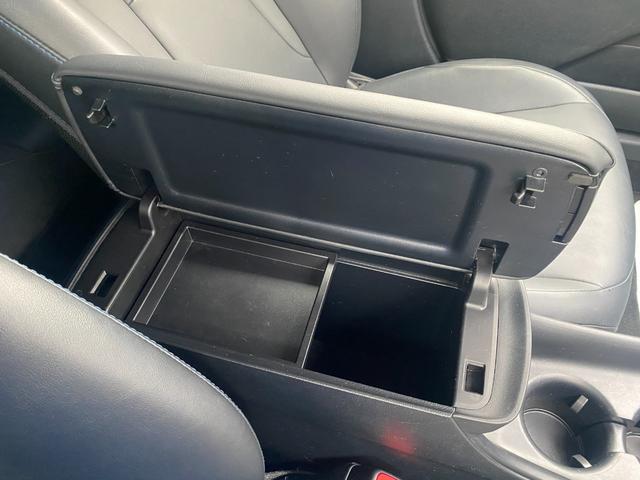 プリウス Sツーリングセレクション 黒レザーシート 純正9インチナビフルセグTV&バックカメラ ETC LEDヘッドランプ&フォグ 純正17インチAW ドライブレコーダー(30枚目)