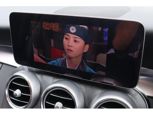 Ｃクラス Ｃ２００アバンギャルド　ＡＭＧライン　パノラミックスライディングルーフ　黒革シート　１オーナー車　レーダーセーフティパッケージ　純正ナビＴＶ＆Ｂカメラ　ブラインドスポットモニター　ヘッドアップディスプレイ　ブルメスターサウンド（6枚目）