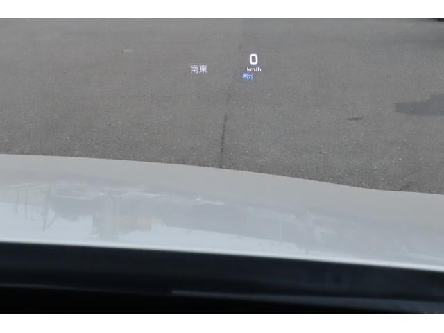 Ｃクラス Ｃ２００アバンギャルド　ＡＭＧライン　パノラミックスライディングルーフ　黒革シート　１オーナー車　レーダーセーフティパッケージ　純正ナビＴＶ＆Ｂカメラ　ブラインドスポットモニター　ヘッドアップディスプレイ　ブルメスターサウンド（8枚目）