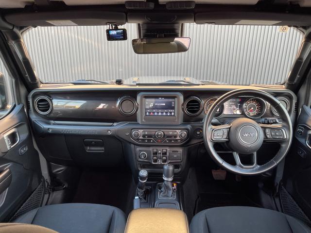 ジープ・ラングラーアンリミテッド スポーツアルティテュード 社外20インチAW 純正ディスプレイオーディオ&バックカメラ ETC LEDヘッドライト 限定300台 グロスブラック内装パネル LEDヘッドライト(16枚目)