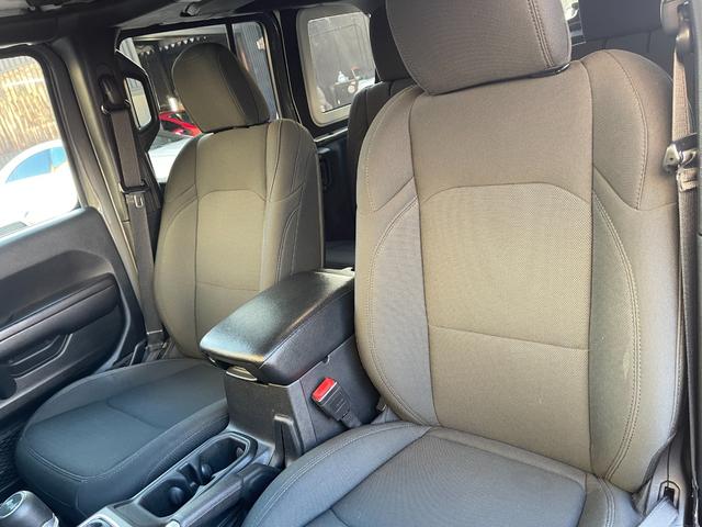 ジープ・ラングラーアンリミテッド スポーツアルティテュード 社外20インチAW 純正ディスプレイオーディオ&バックカメラ ETC LEDヘッドライト 限定300台 グロスブラック内装パネル LEDヘッドライト(18枚目)