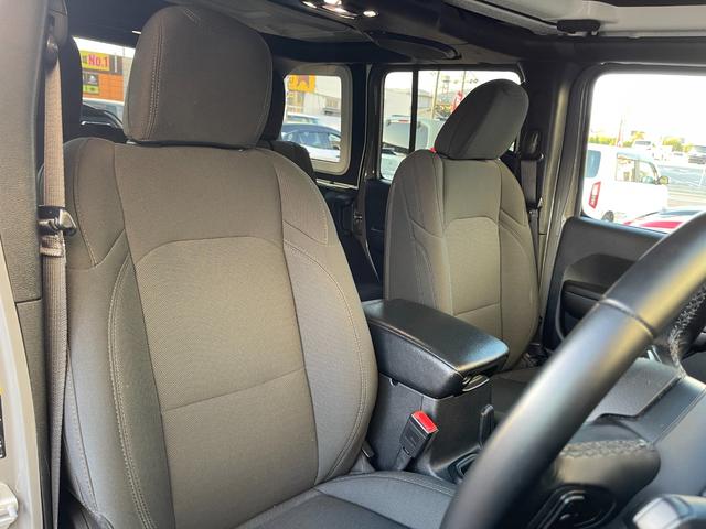 ジープ・ラングラーアンリミテッド スポーツアルティテュード 社外20インチAW 純正ディスプレイオーディオ&バックカメラ ETC LEDヘッドライト 限定300台 グロスブラック内装パネル LEDヘッドライト(19枚目)