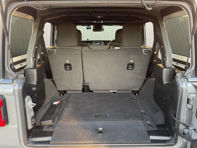 ジープ・ラングラーアンリミテッド スポーツアルティテュード 社外20インチAW 純正ディスプレイオーディオ&バックカメラ ETC LEDヘッドライト 限定300台 グロスブラック内装パネル LEDヘッドライト(25枚目)