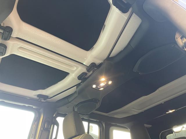 ジープ・ラングラーアンリミテッド スポーツアルティテュード 社外20インチAW 純正ディスプレイオーディオ&バックカメラ ETC LEDヘッドライト 限定300台 グロスブラック内装パネル LEDヘッドライト(31枚目)