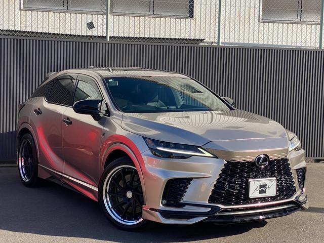 ＲＸ ＲＸ５００ｈ　Ｆスポーツパフォーマンス　ボディーゴールドラッピング施工　エアロダイナミックパッケージ　マークレビンソン　サンルーフ　黒革ハーフレザーシート　ワーク２２インチＡＷ（純正アルミ有）（3枚目）