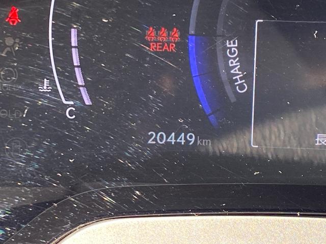 ＲＸ ＲＸ５００ｈ　Ｆスポーツパフォーマンス　ボディーゴールドラッピング施工　エアロダイナミックパッケージ　マークレビンソン　サンルーフ　黒革ハーフレザーシート　ワーク２２インチＡＷ（純正アルミ有）（12枚目）