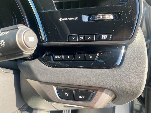 ＲＸ ＲＸ５００ｈ　Ｆスポーツパフォーマンス　ボディーゴールドラッピング施工　エアロダイナミックパッケージ　マークレビンソン　サンルーフ　黒革ハーフレザーシート　ワーク２２インチＡＷ（純正アルミ有）（13枚目）