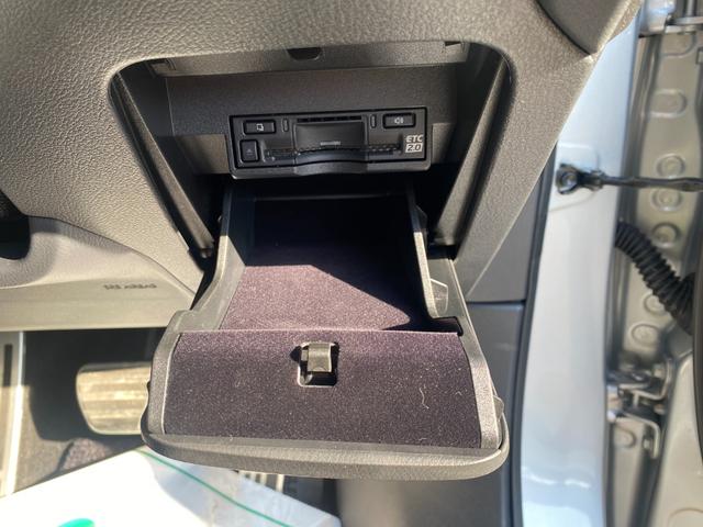 ＲＸ ＲＸ５００ｈ　Ｆスポーツパフォーマンス　ボディーゴールドラッピング施工　エアロダイナミックパッケージ　マークレビンソン　サンルーフ　黒革ハーフレザーシート　ワーク２２インチＡＷ（純正アルミ有）（16枚目）