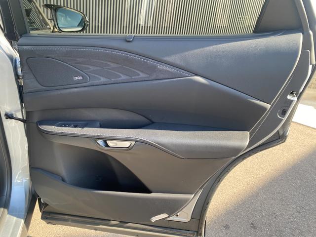 ＲＸ ＲＸ５００ｈ　Ｆスポーツパフォーマンス　ボディーゴールドラッピング施工　エアロダイナミックパッケージ　マークレビンソン　サンルーフ　黒革ハーフレザーシート　ワーク２２インチＡＷ（純正アルミ有）（24枚目）