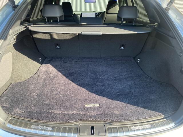 ＲＸ ＲＸ５００ｈ　Ｆスポーツパフォーマンス　ボディーゴールドラッピング施工　エアロダイナミックパッケージ　マークレビンソン　サンルーフ　黒革ハーフレザーシート　ワーク２２インチＡＷ（純正アルミ有）（26枚目）