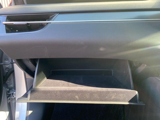 ＲＸ ＲＸ５００ｈ　Ｆスポーツパフォーマンス　ボディーゴールドラッピング施工　エアロダイナミックパッケージ　マークレビンソン　サンルーフ　黒革ハーフレザーシート　ワーク２２インチＡＷ（純正アルミ有）（32枚目）