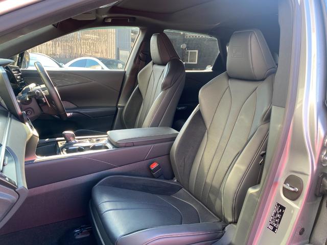 ＲＸ ＲＸ５００ｈ　Ｆスポーツパフォーマンス　ボディーゴールドラッピング施工　エアロダイナミックパッケージ　マークレビンソン　サンルーフ　黒革ハーフレザーシート　ワーク２２インチＡＷ（純正アルミ有）（37枚目）