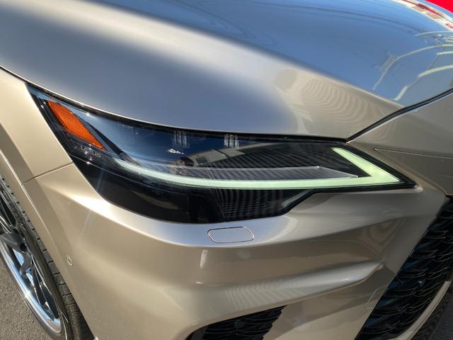 ＲＸ ＲＸ５００ｈ　Ｆスポーツパフォーマンス　ボディーゴールドラッピング施工　エアロダイナミックパッケージ　マークレビンソン　サンルーフ　黒革ハーフレザーシート　ワーク２２インチＡＷ（純正アルミ有）（41枚目）