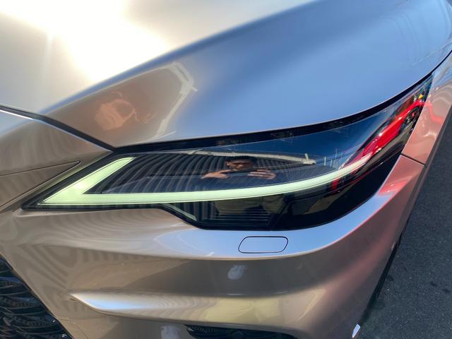 ＲＸ ＲＸ５００ｈ　Ｆスポーツパフォーマンス　ボディーゴールドラッピング施工　エアロダイナミックパッケージ　マークレビンソン　サンルーフ　黒革ハーフレザーシート　ワーク２２インチＡＷ（純正アルミ有）（42枚目）