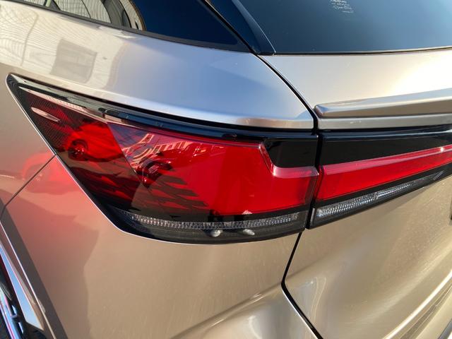 ＲＸ ＲＸ５００ｈ　Ｆスポーツパフォーマンス　ボディーゴールドラッピング施工　エアロダイナミックパッケージ　マークレビンソン　サンルーフ　黒革ハーフレザーシート　ワーク２２インチＡＷ（純正アルミ有）（43枚目）