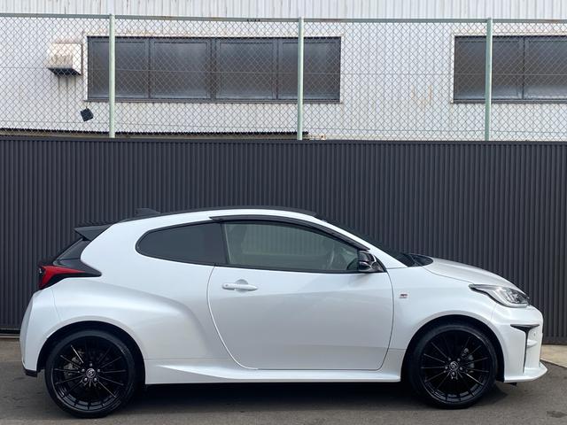 ＧＲヤリス ＲＳ　純正ディスプレイオーディオ　ナビ＆バックカメラ　ＥＴＣ　前後ドライブレコーダー　ステアリングヒーター　スマートキー　プッシュスタート（5枚目）