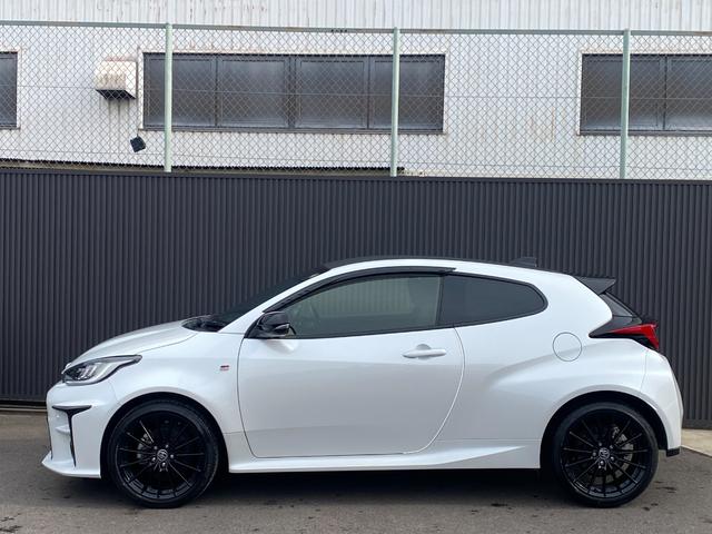 ＧＲヤリス ＲＳ　純正ディスプレイオーディオ　ナビ＆バックカメラ　ＥＴＣ　前後ドライブレコーダー　ステアリングヒーター　スマートキー　プッシュスタート（6枚目）