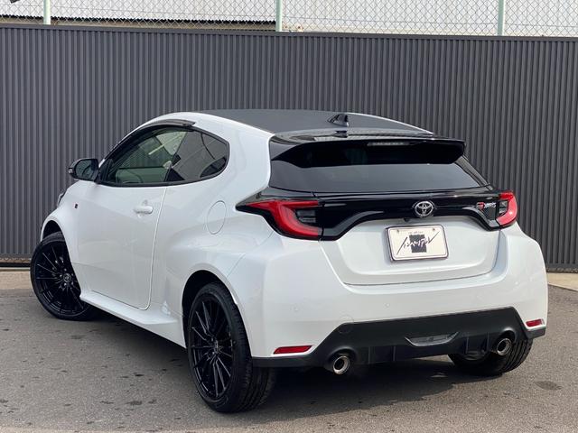 ＧＲヤリス ＲＳ　純正ディスプレイオーディオ　ナビ＆バックカメラ　ＥＴＣ　前後ドライブレコーダー　ステアリングヒーター　スマートキー　プッシュスタート（8枚目）