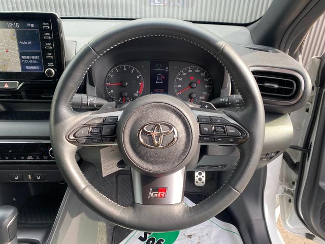 ＧＲヤリス ＲＳ　純正ディスプレイオーディオ　ナビ＆バックカメラ　ＥＴＣ　前後ドライブレコーダー　ステアリングヒーター　スマートキー　プッシュスタート（10枚目）