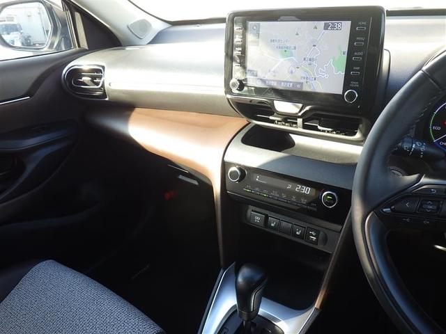 ヤリスクロス ハイブリッドＺ　メモリーナビ　ミュージックプレイヤー接続可　バックカメラ　衝突被害軽減システム　ＥＴＣ　ＬＥＤヘッドランプ　ワンオーナー（3枚目）