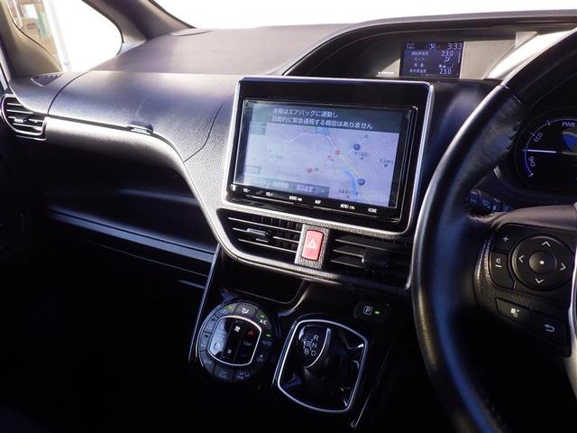 ノア ハイブリッドSi ダブルバイビーIII フルセグ メモリーナビ DVD再生 後席モニター バックカメラ 衝突被害軽減システム ETC ドラレコ 両側電動スライド LEDヘッドランプ 乗車定員7人 3列シート ワンオーナー(3枚目)