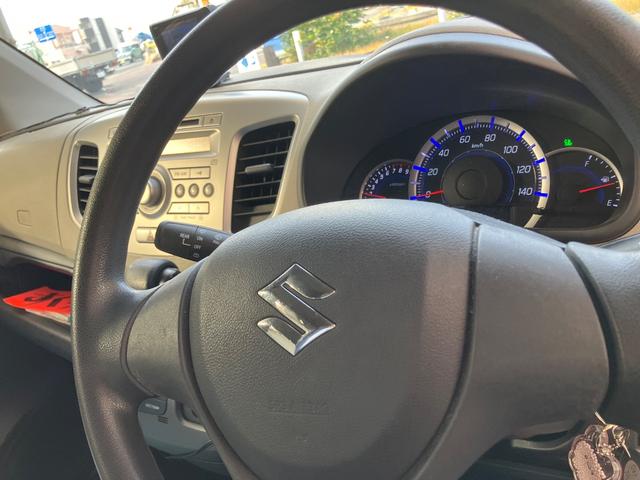 ワゴンＲ ＦＸ　キーレスエントリー　アイドリングストップ　電動格納ミラー　ベンチシート　ＣＶＴ　盗難防止システム　ＡＢＳ　ＣＤ　ミュージックプレイヤー接続可　アルミホイール　衝突安全ボディ　エアコン（3枚目）