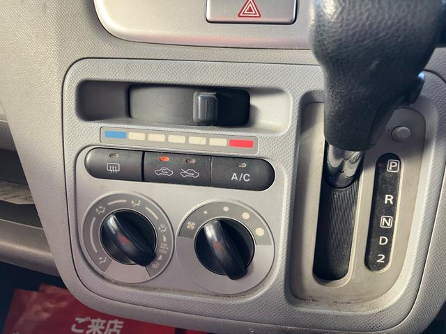 シフトレバー。ぜひ一度お客様の目で確認してください。