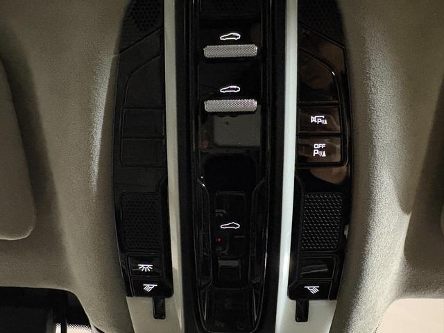 パナメーラ GTS 4+1シート パノラマルーフ 21インチホイール シートベンチレーション マトリックスLEDヘッドライト ソフトクローズドア 14wayパワーシート トラフィックジャムアシスト コンフォートアクセス(40枚目)