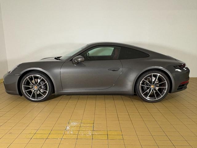 ９１１ ９１１カレラ　ＬＥＤマトリックスヘッドライト　スポーツクロノ　ＧＴスポーツステアリングホイール　２０／２１インチＣａｒｒｅｒａ　Ｃｌａｓｓｉｃホイール　レーンチェンジアシスト　ＢＯＳＥ　パワーステアリングプラス（2枚目）