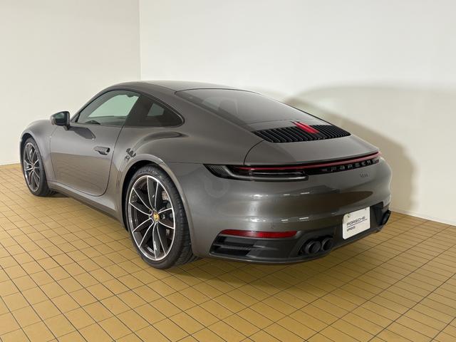 ９１１ ９１１カレラ　ＬＥＤマトリックスヘッドライト　スポーツクロノ　ＧＴスポーツステアリングホイール　２０／２１インチＣａｒｒｅｒａ　Ｃｌａｓｓｉｃホイール　レーンチェンジアシスト　ＢＯＳＥ　パワーステアリングプラス（3枚目）
