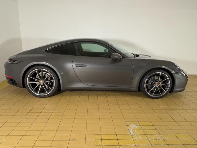 ９１１ ９１１カレラ　ＬＥＤマトリックスヘッドライト　スポーツクロノ　ＧＴスポーツステアリングホイール　２０／２１インチＣａｒｒｅｒａ　Ｃｌａｓｓｉｃホイール　レーンチェンジアシスト　ＢＯＳＥ　パワーステアリングプラス（4枚目）