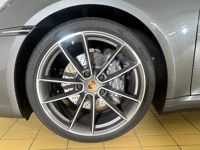 ９１１ ９１１カレラ　ＬＥＤマトリックスヘッドライト　スポーツクロノ　ＧＴスポーツステアリングホイール　２０／２１インチＣａｒｒｅｒａ　Ｃｌａｓｓｉｃホイール　レーンチェンジアシスト　ＢＯＳＥ　パワーステアリングプラス（7枚目）