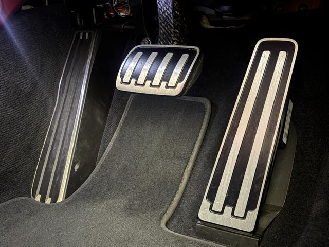 ９１１ ９１１カレラ　ＬＥＤマトリックスヘッドライト　スポーツクロノ　ＧＴスポーツステアリングホイール　２０／２１インチＣａｒｒｅｒａ　Ｃｌａｓｓｉｃホイール　レーンチェンジアシスト　ＢＯＳＥ　パワーステアリングプラス（18枚目）