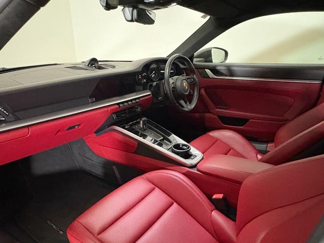 ９１１ ９１１カレラ　ＬＥＤマトリックスヘッドライト　スポーツクロノ　ＧＴスポーツステアリングホイール　２０／２１インチＣａｒｒｅｒａ　Ｃｌａｓｓｉｃホイール　レーンチェンジアシスト　ＢＯＳＥ　パワーステアリングプラス（37枚目）