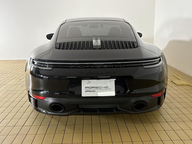 ９１１ ９１１カレラＧＴＳ　ＬＨＤ　リアアクスルステアリング　ＰＤＣＣ　軽量カーボンルーフ　マットカーボンインテリア　レーンチェンジアシスト　Ｒａｃｅ－Ｔｅｘルーフライニング　メーターパネル／カーマインレッド　ライトデザイン（4枚目）