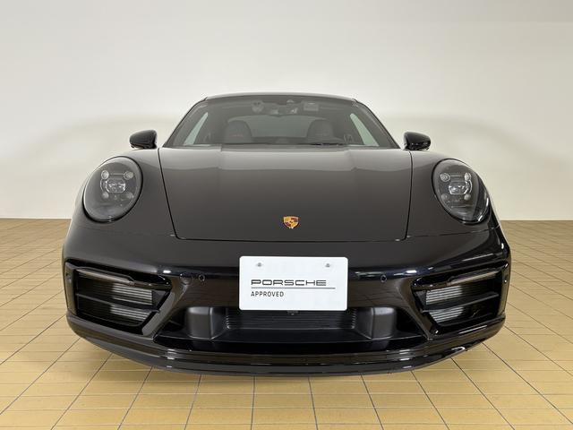 ９１１ ９１１カレラＧＴＳ　ＬＨＤ　リアアクスルステアリング　ＰＤＣＣ　軽量カーボンルーフ　マットカーボンインテリア　レーンチェンジアシスト　Ｒａｃｅ－Ｔｅｘルーフライニング　メーターパネル／カーマインレッド　ライトデザイン（6枚目）