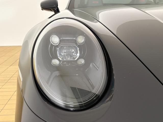 ９１１ ９１１カレラＧＴＳ　ＬＨＤ　リアアクスルステアリング　ＰＤＣＣ　軽量カーボンルーフ　マットカーボンインテリア　レーンチェンジアシスト　Ｒａｃｅ－Ｔｅｘルーフライニング　メーターパネル／カーマインレッド　ライトデザイン（21枚目）