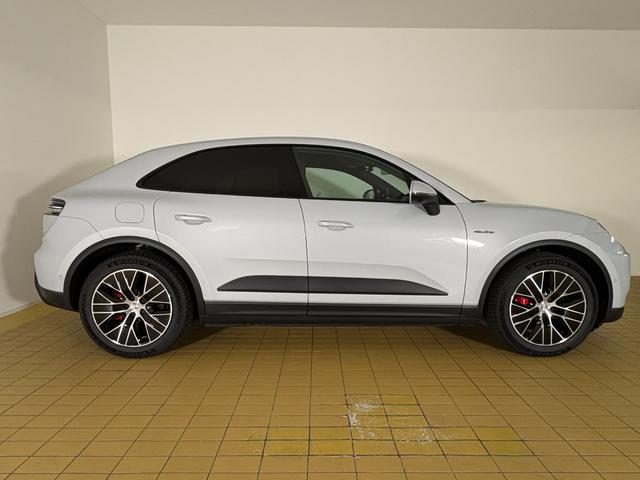 マカンエレクトリック マカン 4S リアアクスルステアリング PASM 電動充電ポートカバー シートヒーター マトリックスLEDヘッドライト スポーツクロノ 4ゾーンクライメートコントロール BOSEサラウンドサウンド(7枚目)